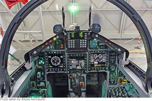 Alenia Aeronautica M-346 Master - photo 4