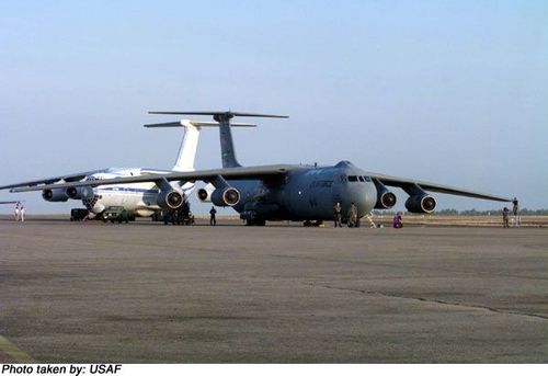 Lockheed Martin C-141 Starlifter - photo 2