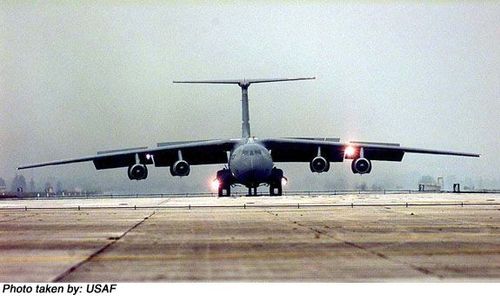 Lockheed Martin C-141 Starlifter - photo 1