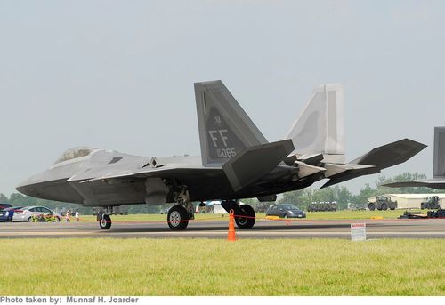 Lockheed Martin F-22 Raptor - photo 2