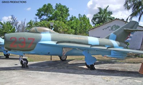 Mikoyan-Gurevich MiG-17 Fresco - photo 7