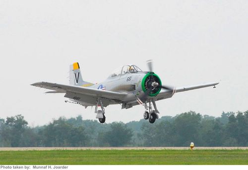 North American T-28 Trojan - photo 3