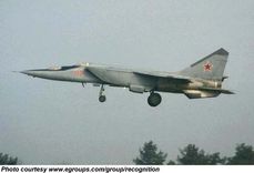 Mikoyan-Gurevich MiG-25 Foxbat - photo 2