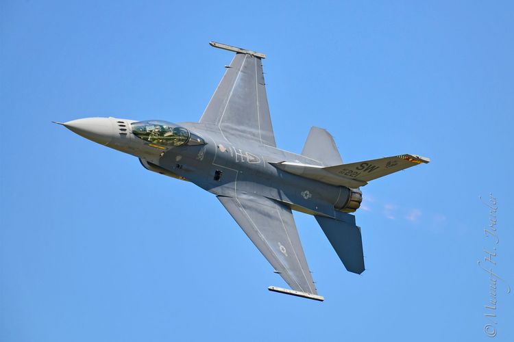 DARPA and US Air Force fly F-16 under AI control in VENOM tests