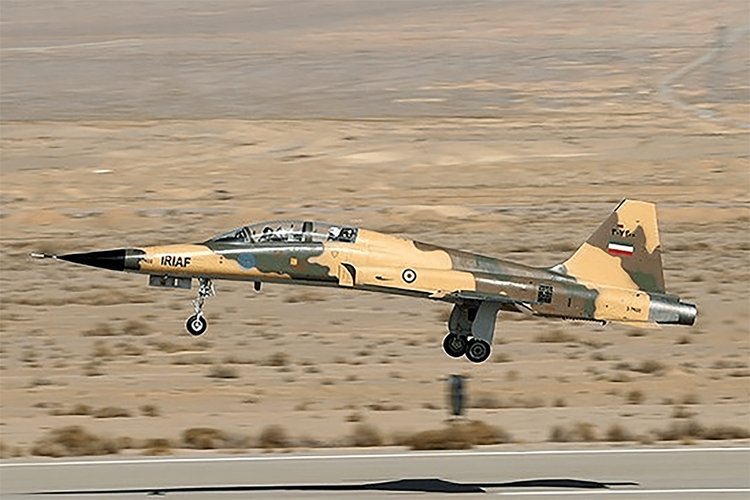 Iranian F-5 Breaks Through Air Defenses to Strike U.S. Base in Kuwait at Start of War