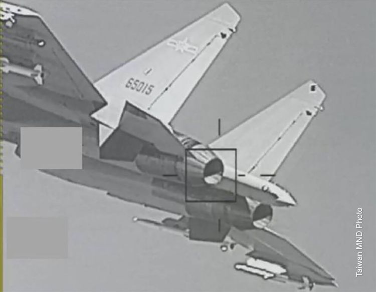 Taiwan shares F-16V Sniper pod image of Chinese J-16